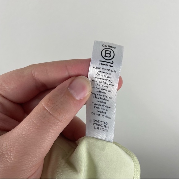 Athleta Pale Yellow Run With It 4.5” Athletic Athleisure Shorts Size 1X - Picture 8 of 8